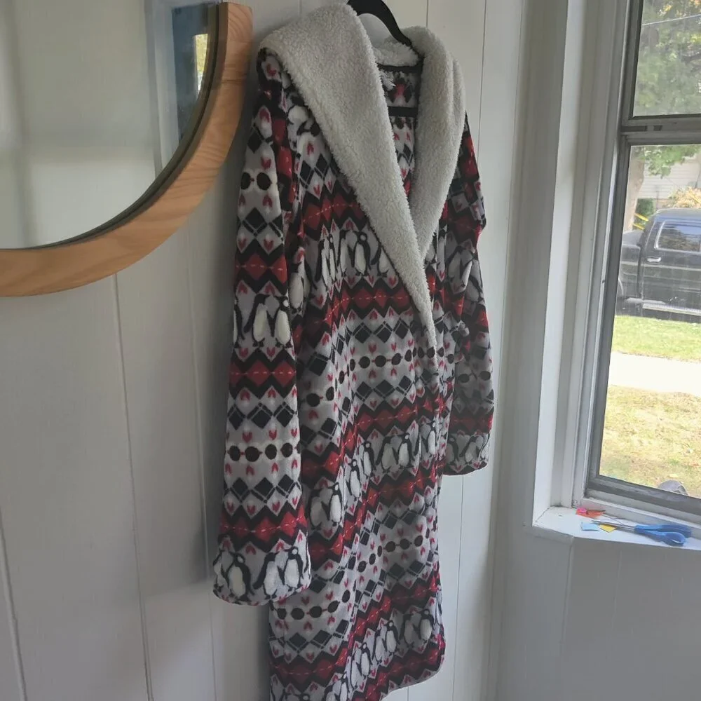 Vera Bradley Penguin Bathrobe Sz S-M  Soft with Fleece on collar & hood, no tie - Picture 5 of 12